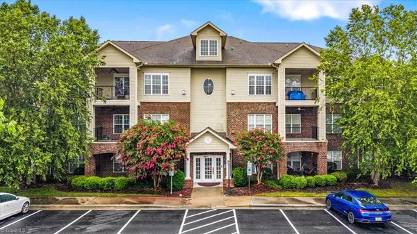 $195,000 | 200 Lennox Drive, Unit 3B, Jamestown, NC 27282