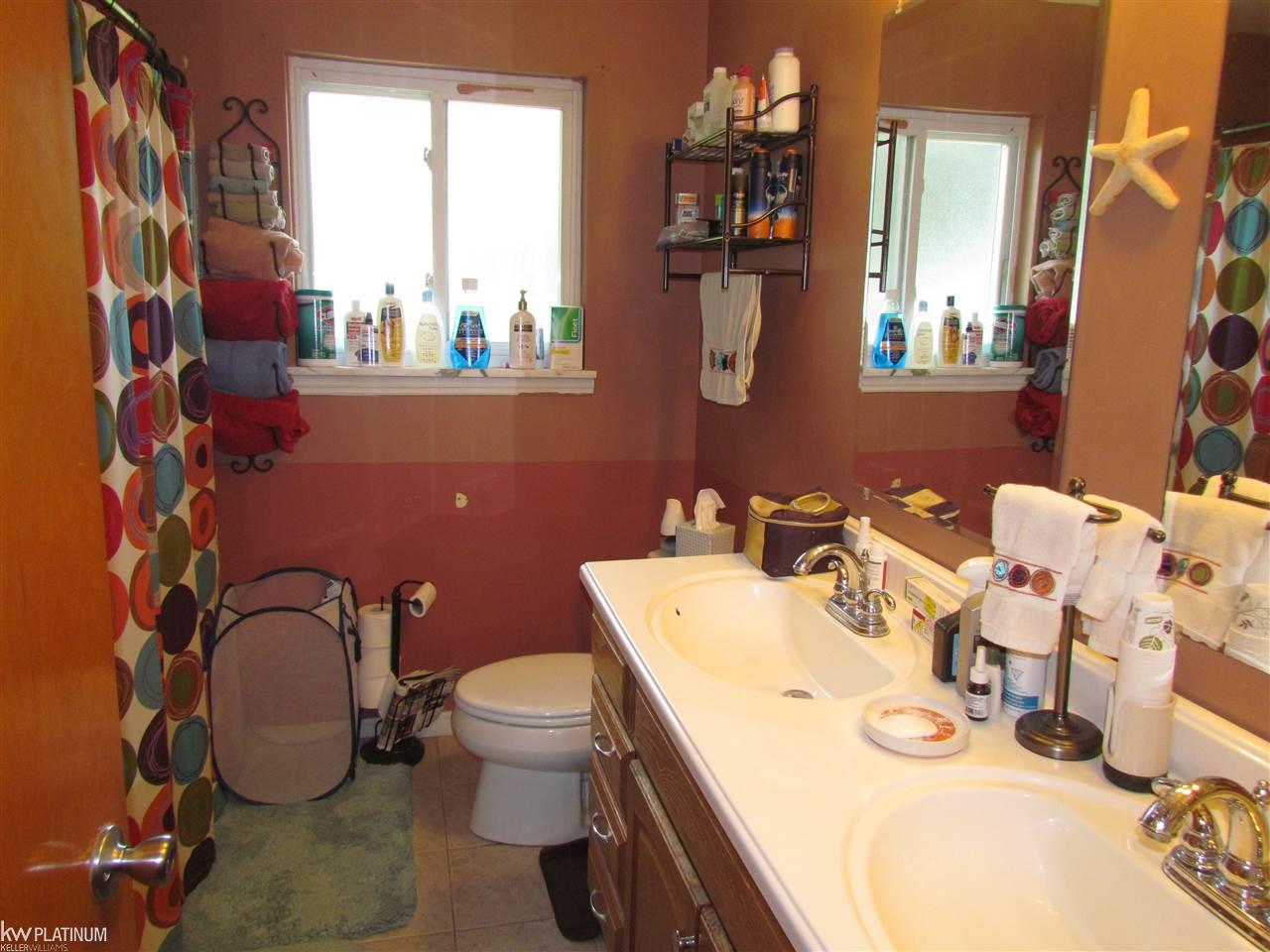 8530 Dale Center Line, MI 48015 - Photo 13 of 21 31324221-12.JPG
