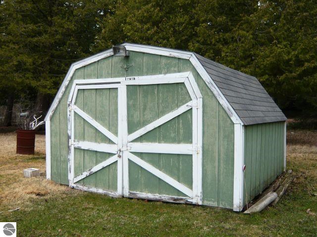 423 North Intermediate Lake Road Central Lake, MI 49622 - Photo 38 of 44 1829009-37.JPG