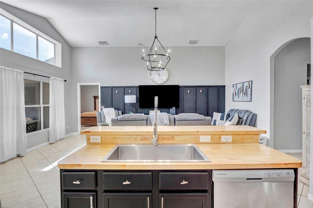 8335 Adele Road Lakeland, FL 33810 - Photo 11 of 30