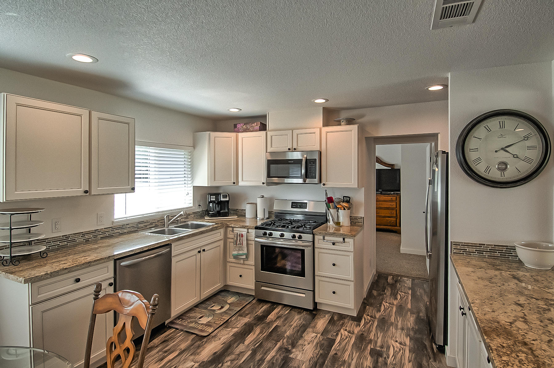 5441 East Bonnyview Road Redding, CA 96001 - Photo 6 of 29 Large Kitchen Area