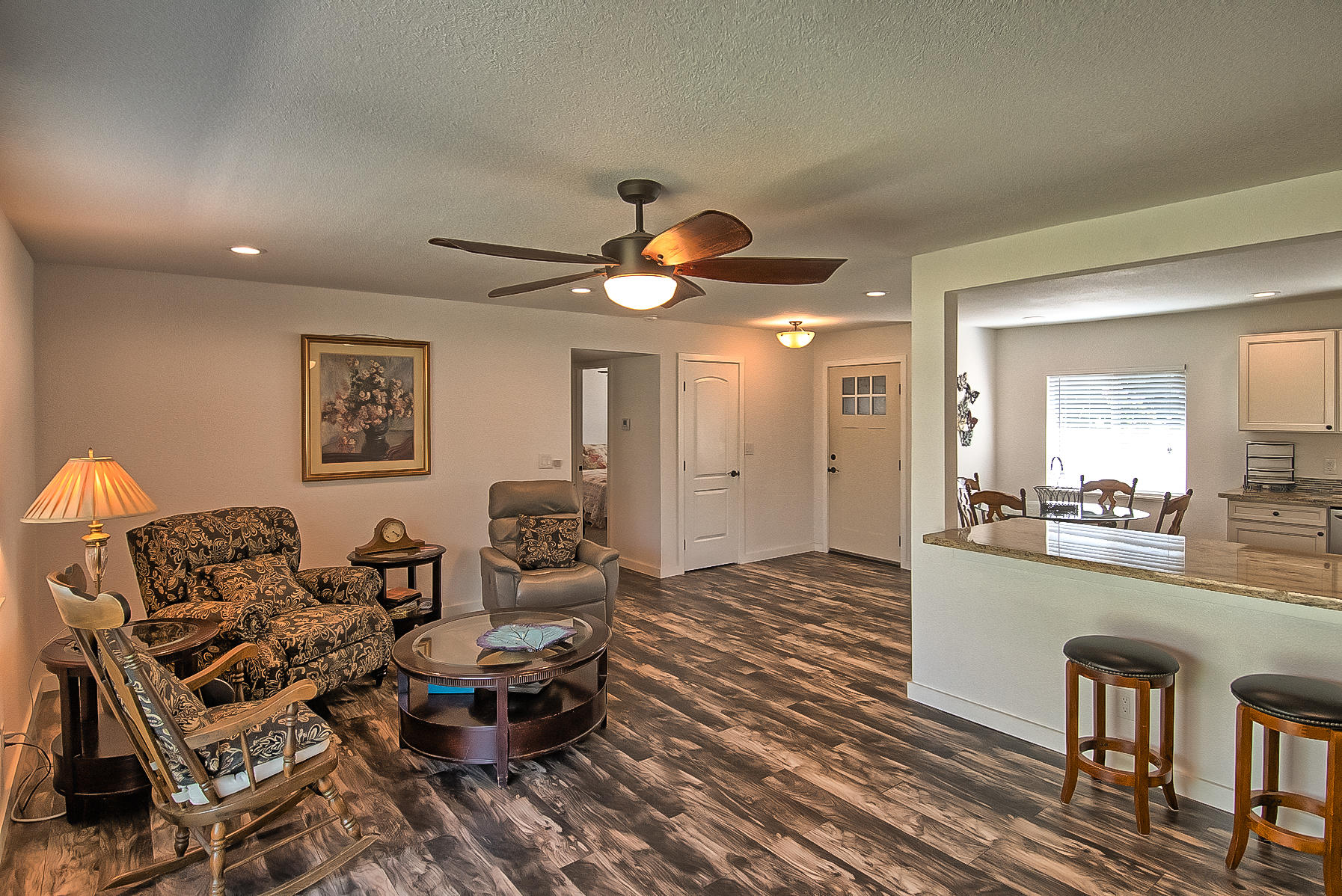 5441 East Bonnyview Road Redding, CA 96001 - Photo 8 of 29 Living Room