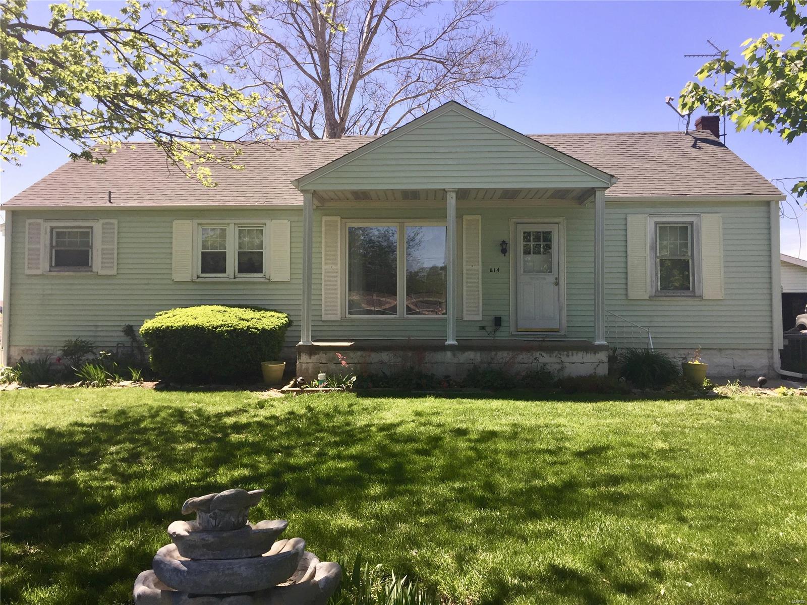 814 South Maple Brighton, IL 62012 - Photo 1 of 21 Gallery Image 1
