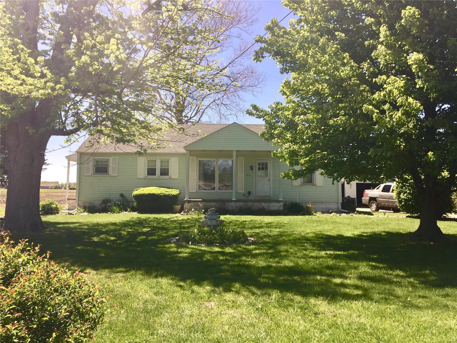 814 South Maple Brighton, IL 62012 - Photo 2 of 21 Gallery Image 2