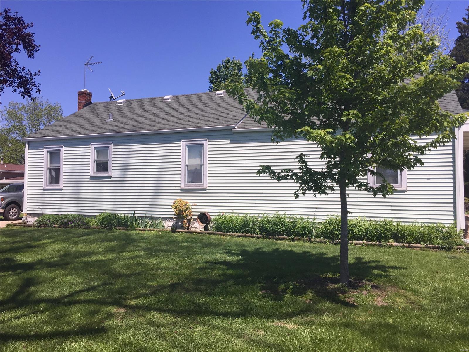 814 South Maple Brighton, IL 62012 - Photo 3 of 21 Gallery Image 3