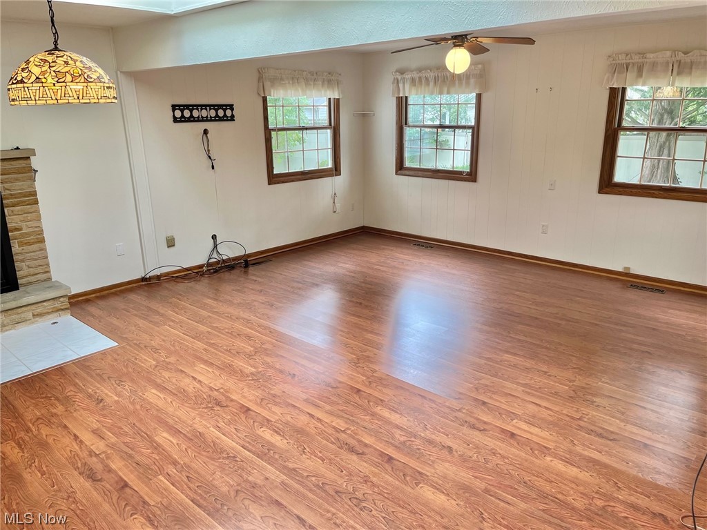 923 Andrews Road Medina, OH 44256 - Photo 15 of 35 Family Room with Skylight