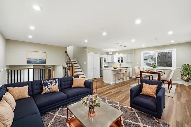 $439,900 | 703 North Whitcomb Drive, Palatine, IL 60074