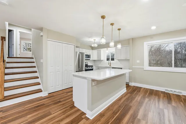 $439,900 | 703 North Whitcomb Drive, Palatine, IL 60074