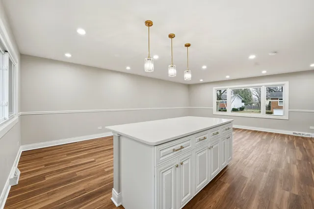 $439,900 | 703 North Whitcomb Drive, Palatine, IL 60074