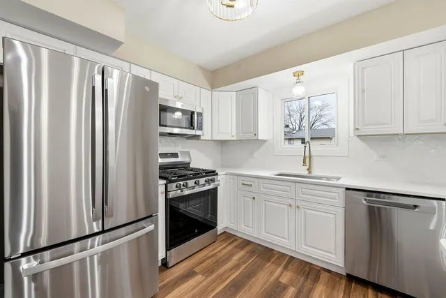 $439,900 | 703 North Whitcomb Drive, Palatine, IL 60074