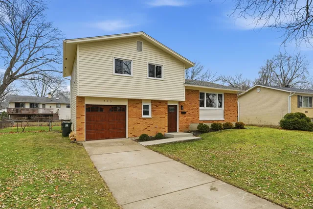 $439,900 | 703 North Whitcomb Drive, Palatine, IL 60074