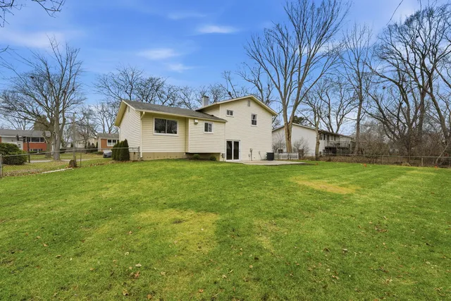 $439,900 | 703 North Whitcomb Drive, Palatine, IL 60074