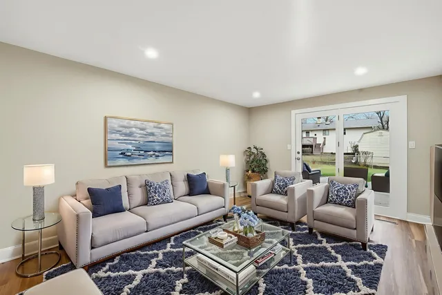 $439,900 | 703 North Whitcomb Drive, Palatine, IL 60074