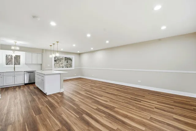 $439,900 | 703 North Whitcomb Drive, Palatine, IL 60074