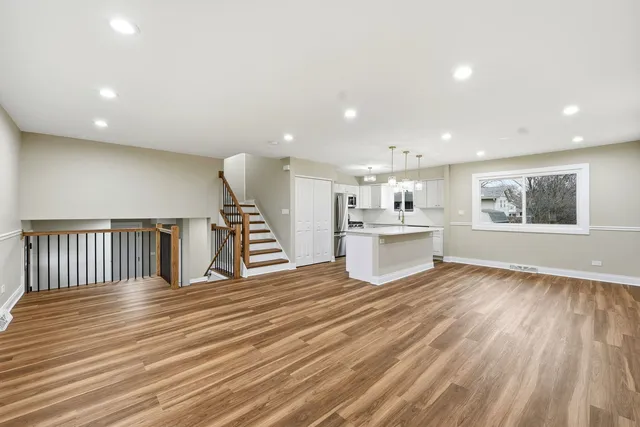 $439,900 | 703 North Whitcomb Drive, Palatine, IL 60074