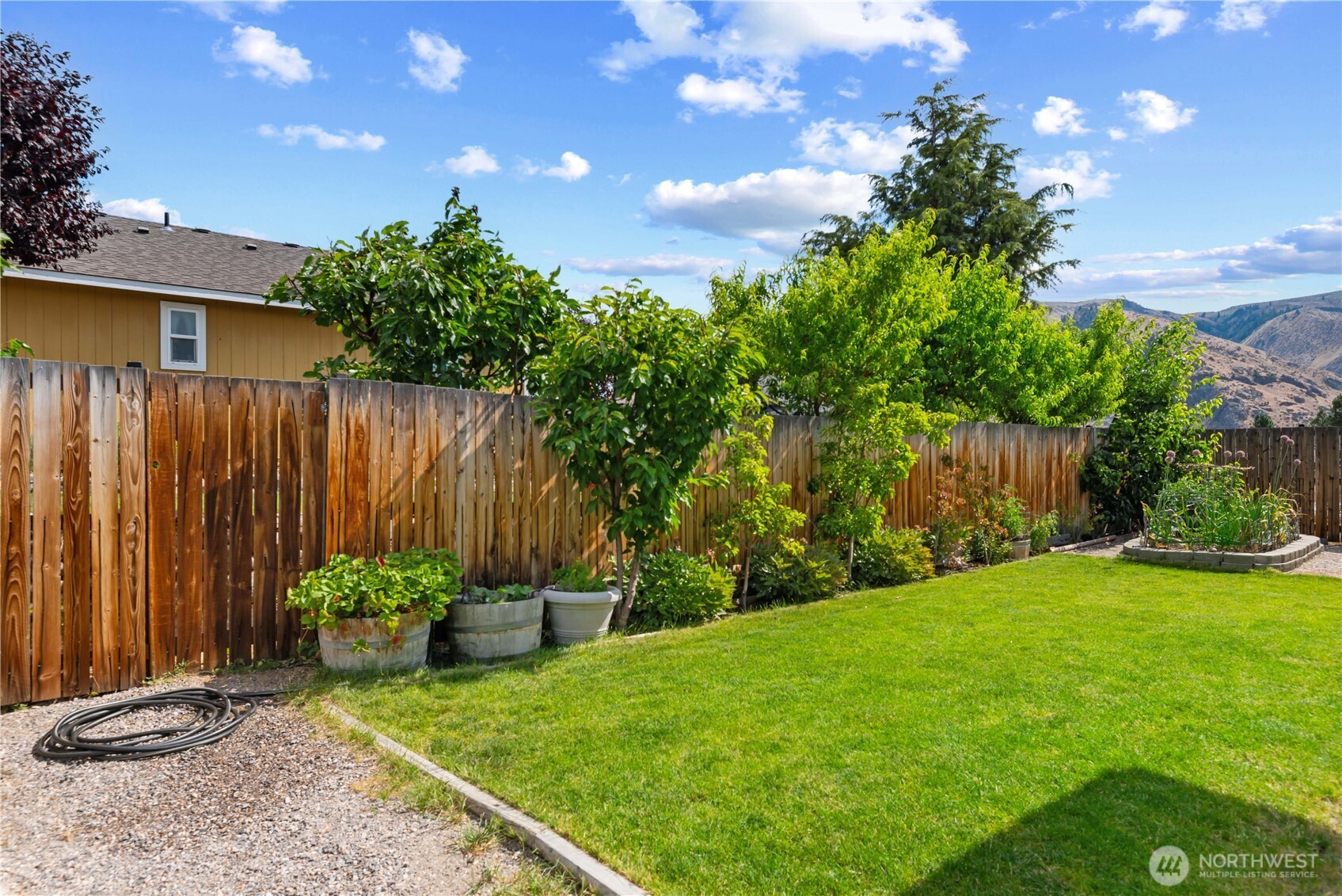 1010 Crest Loop Entiat, WA 98822 - Photo 12 of 35