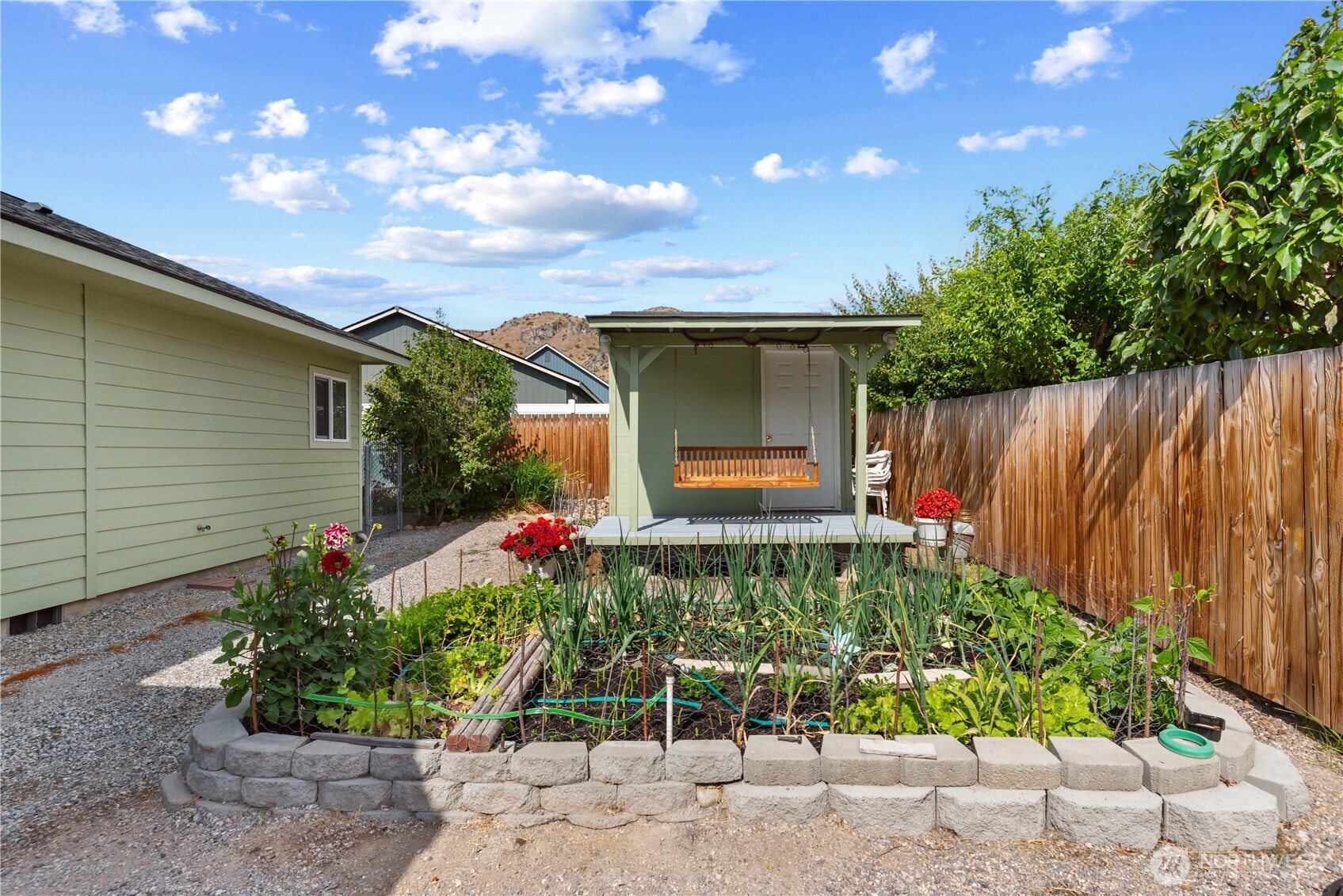 1010 Crest Loop Entiat, WA 98822 - Photo 13 of 35