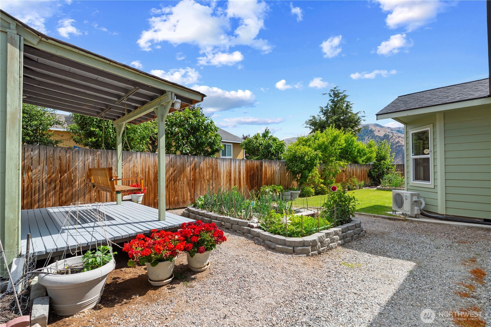 1010 Crest Loop Entiat, WA 98822 - Photo 9 of 35