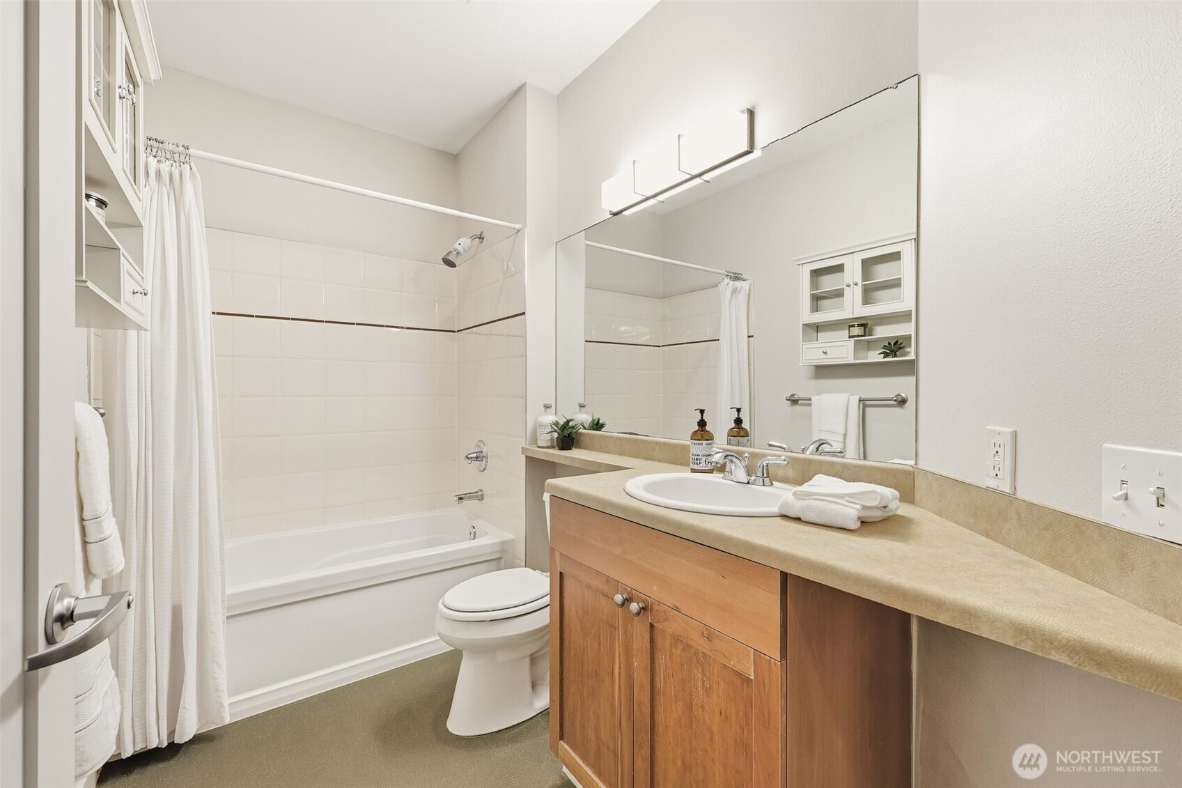 3671 Dayton Avenue North, Unit 2 Seattle, WA 98103 - Photo 16 of 26