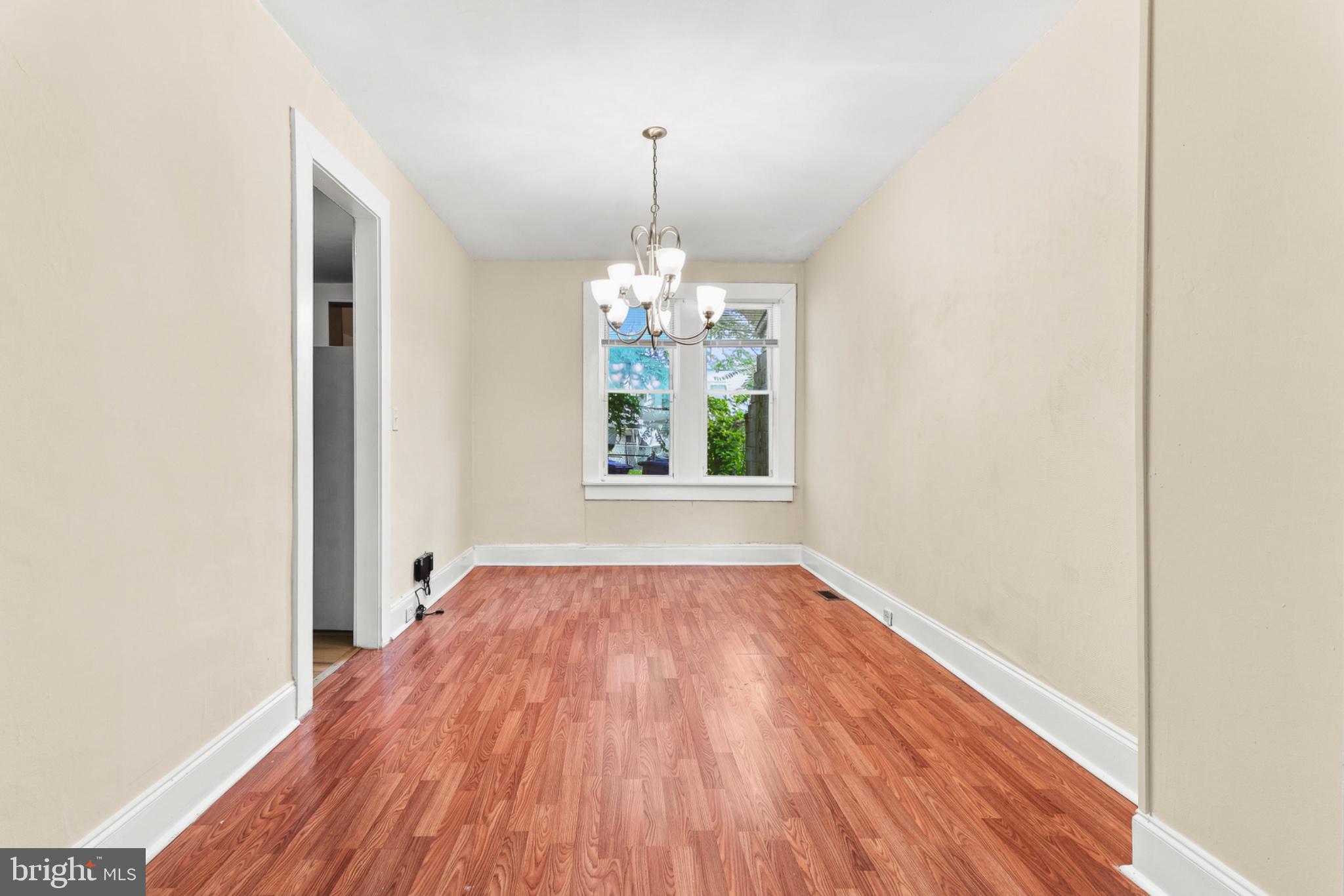 730 Linnard Street Baltimore, MD 21229 - Photo 9 of 31 Bright and inviting dining space