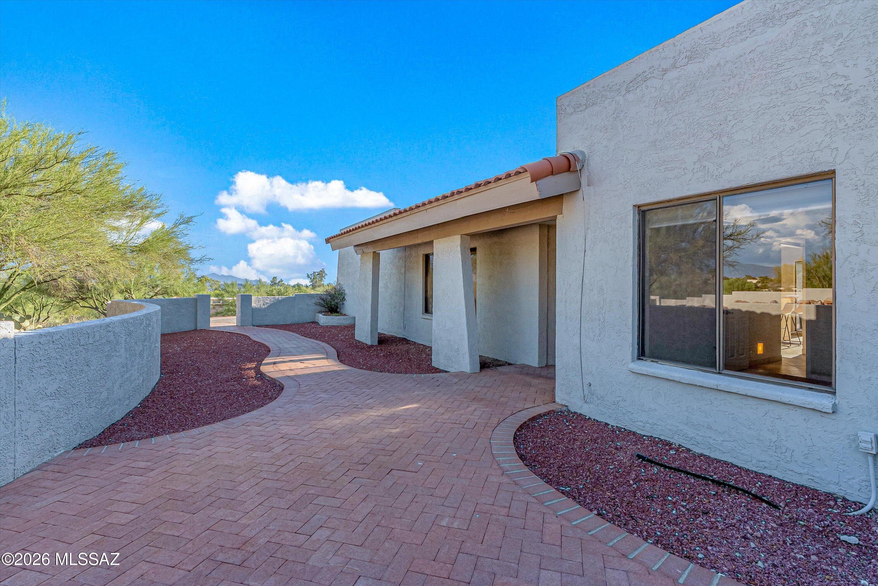 4725 North Craycroft Road Tucson, AZ 85718 - Photo 6 of 41 05-Front Courtyard