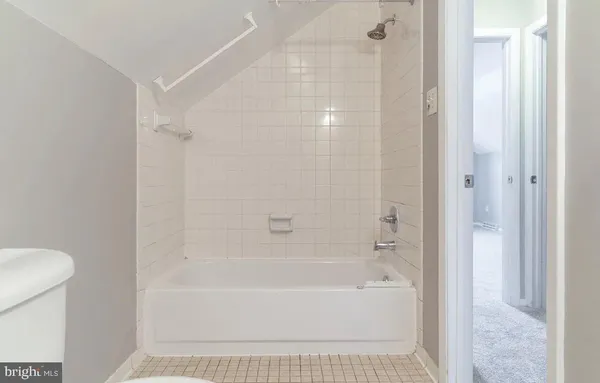 $2,850 | 438 Bloomsbury Avenue, Baltimore, MD 21228
