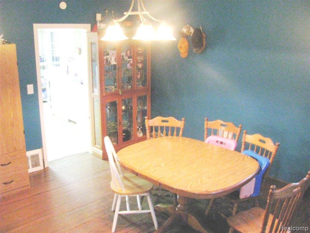 6474 Sheridan Road Flushing, MI 48433 - Photo 10 of 22 DINNING_ROOM1.jpg