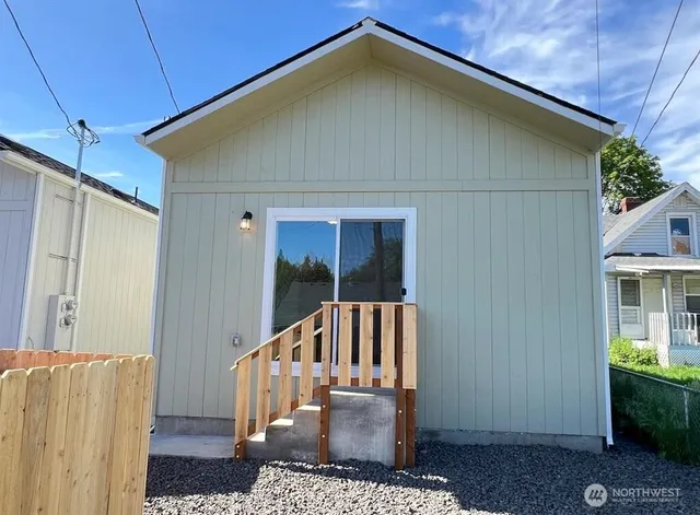 $1,955,600 | 1912-1918 West Buckeye Avenue, Spokane, WA 99205