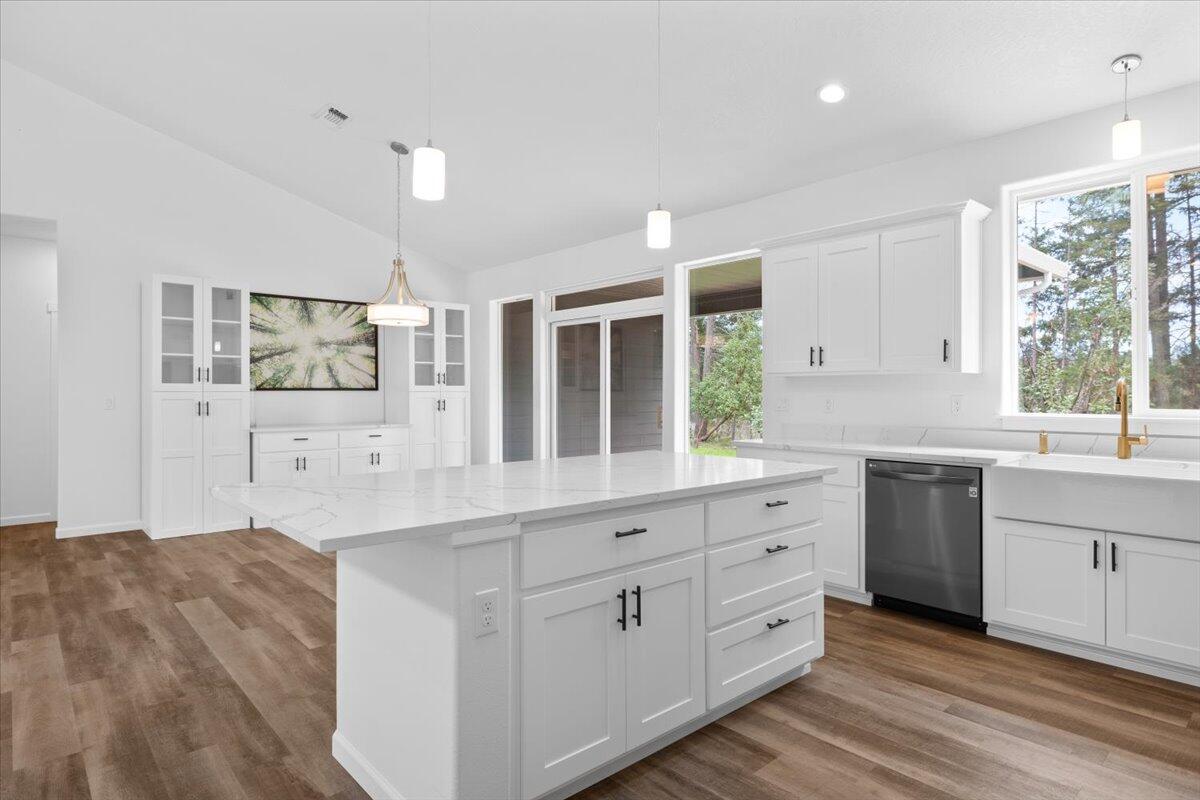 1266 Ellison Loop Merlin, OR 97532 - Photo 18 of 45 19-CI_9650