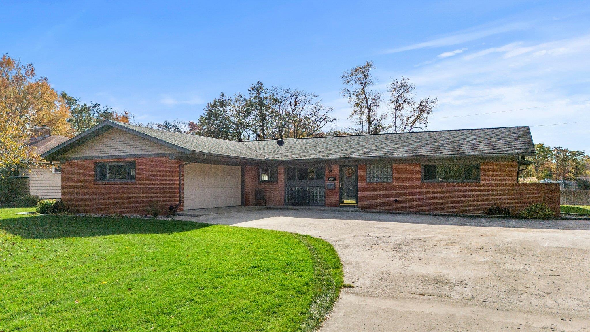 4902 Stratford Road Fort Wayne, IN 46807 - Photo 1 of 36