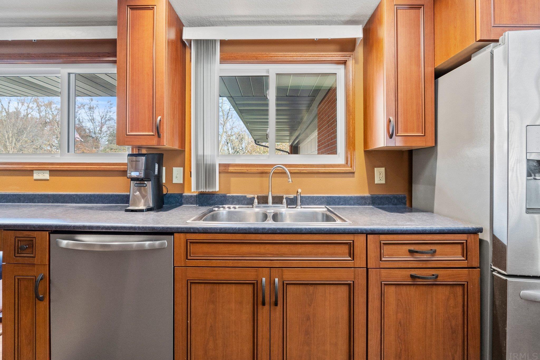 4902 Stratford Road Fort Wayne, IN 46807 - Photo 6 of 36