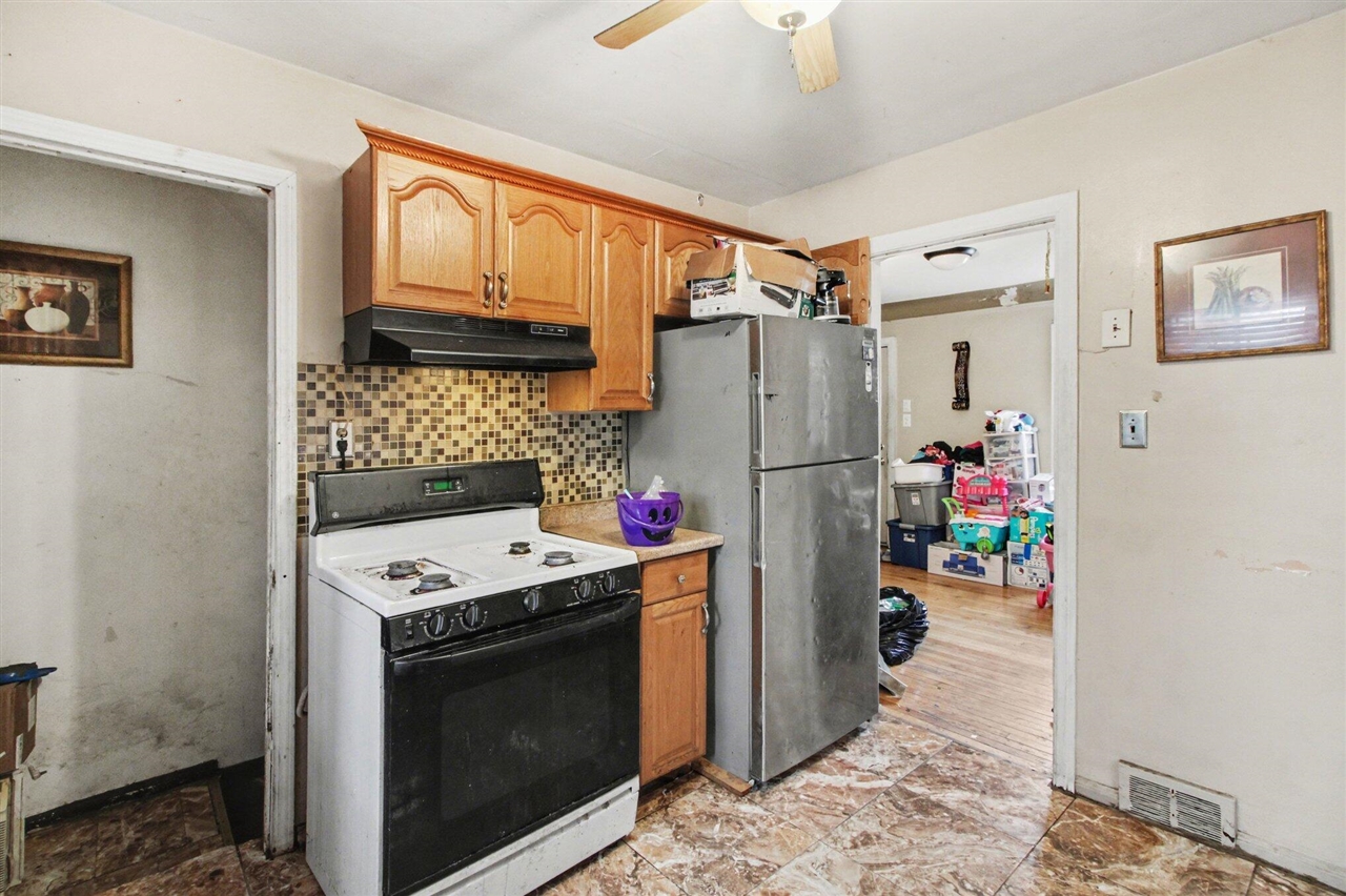 8304 Robson Street Detroit, MI 48228 - Photo 9 of 25