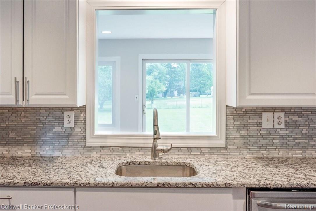 3177 Devondale Road Rochester, MI 48309 - Photo 7 of 22 d6.jpg