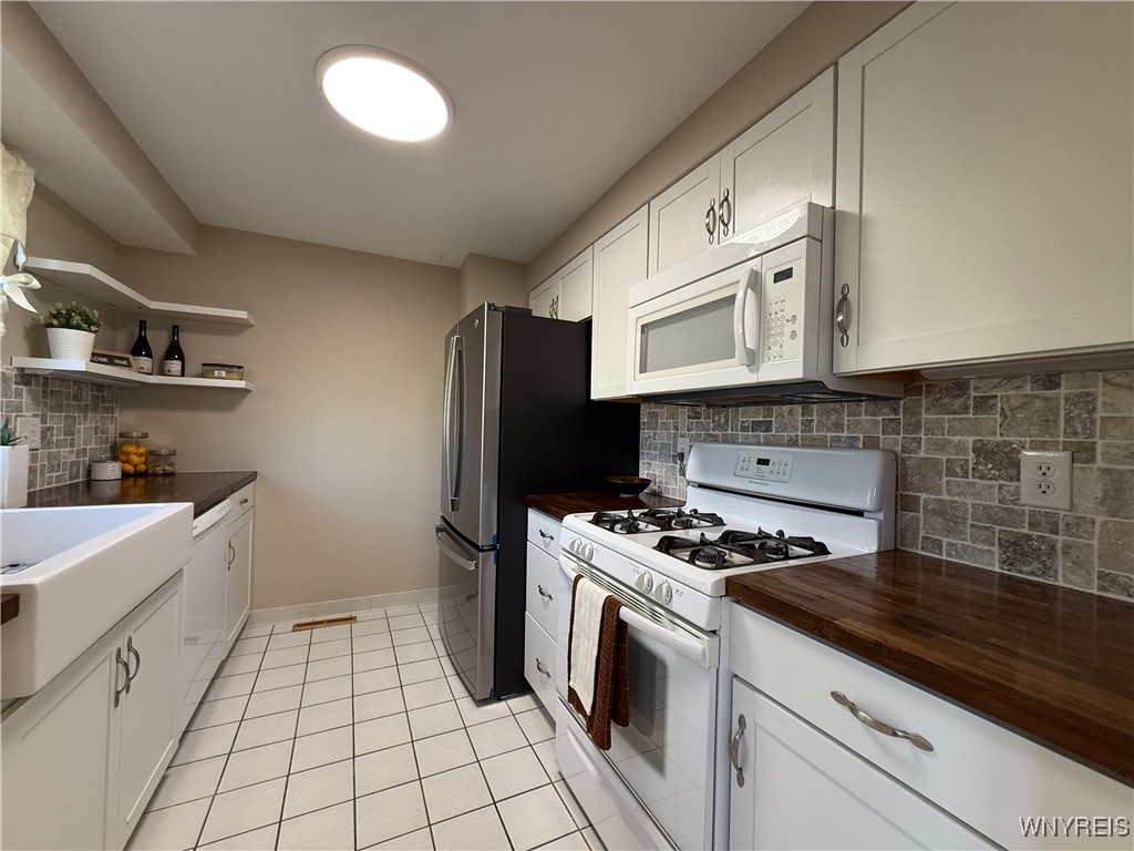 207 Charlesgate Circle Amherst, NY 14051 - Photo 12 of 34