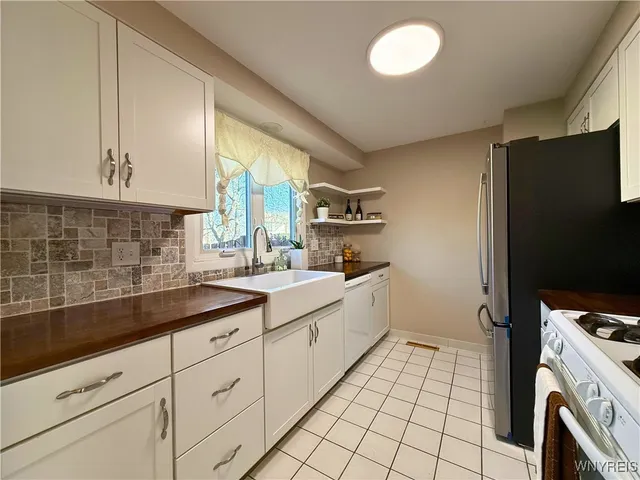 $249,900 | 207 Charlesgate Circle, Amherst, NY 14051