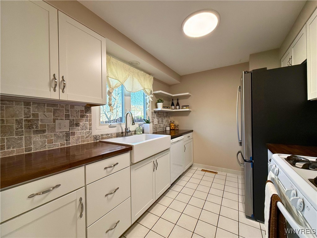 207 Charlesgate Circle Amherst, NY 14051 - Photo 13 of 34