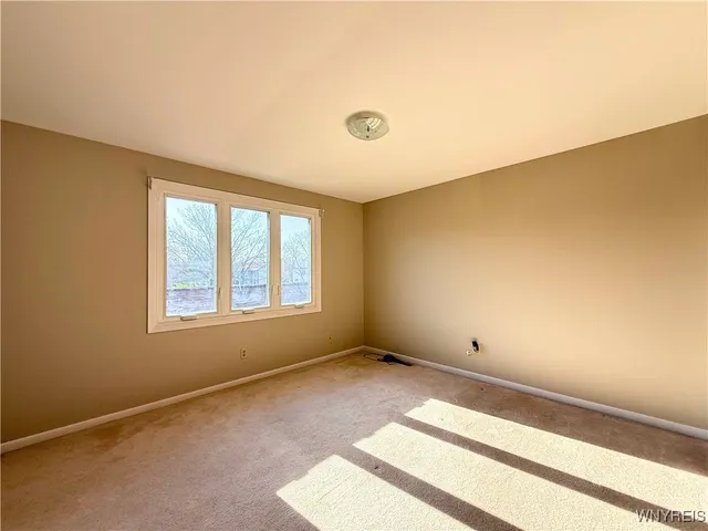 $249,900 | 207 Charlesgate Circle, Amherst, NY 14051