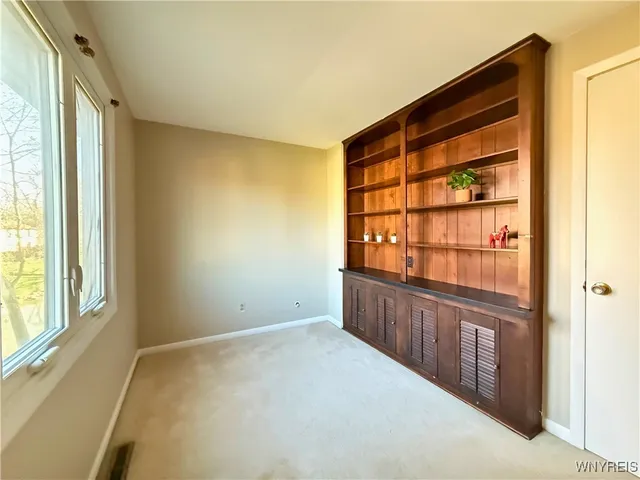 $249,900 | 207 Charlesgate Circle, Amherst, NY 14051