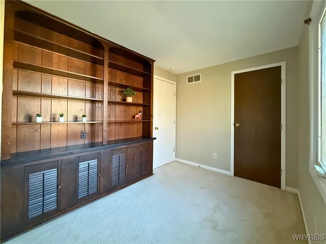 $249,900 | 207 Charlesgate Circle, Amherst, NY 14051