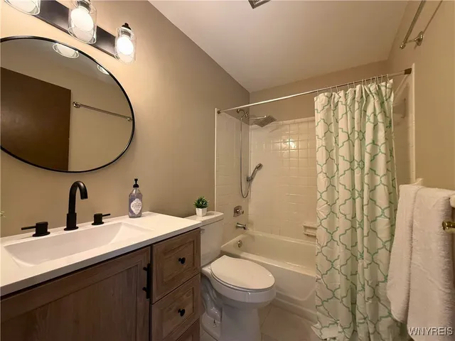 $249,900 | 207 Charlesgate Circle, Amherst, NY 14051