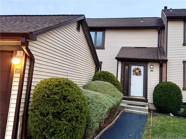 $249,900 | 207 Charlesgate Circle, Amherst, NY 14051