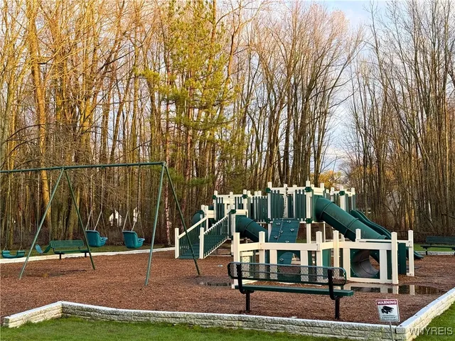 $249,900 | 207 Charlesgate Circle, Amherst, NY 14051