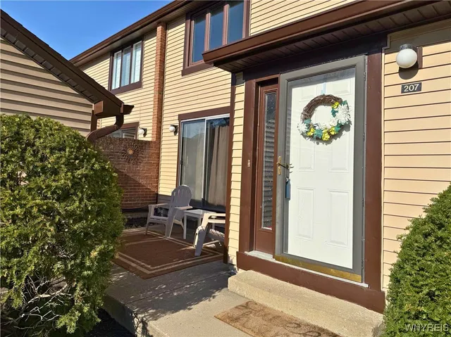 $249,900 | 207 Charlesgate Circle, Amherst, NY 14051