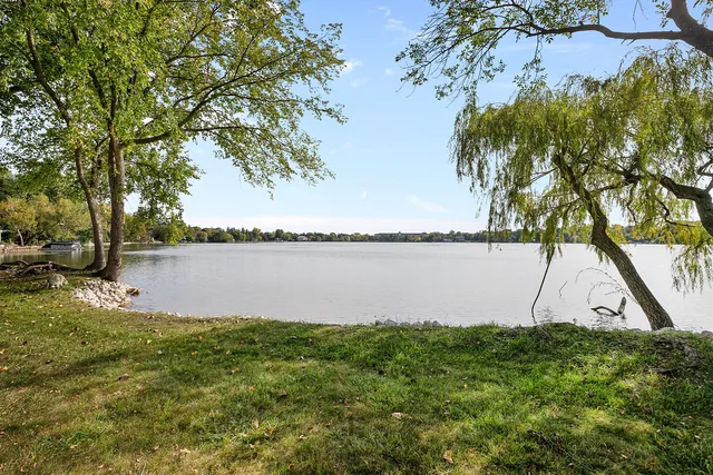 $650,000 | 101 Burton Street, Grayslake, IL 60030