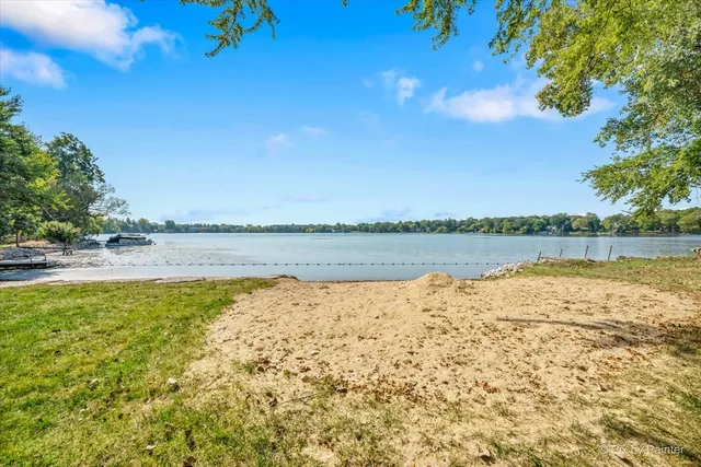 $650,000 | 101 Burton Street, Grayslake, IL 60030