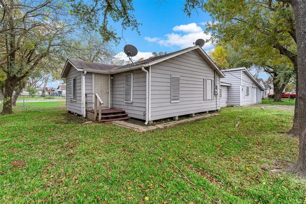 $1,450 | 1231 23rd Street North, Texas City, TX 77590