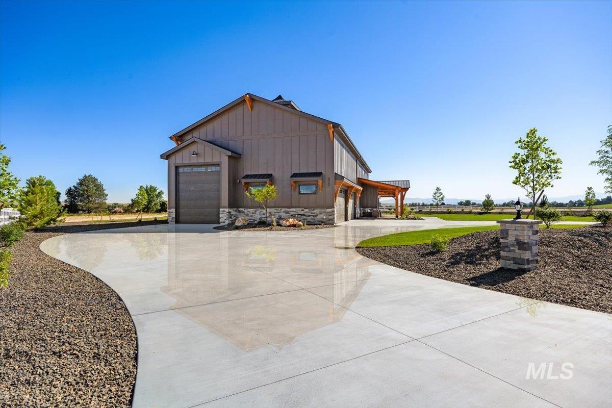 8860 Kemp Middleton, ID 83644 - Photo 5 of 50