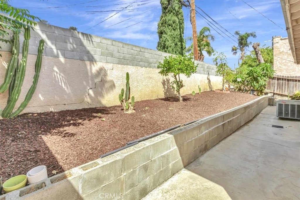 4133 North Mission Road Los Angeles, CA 90032 - Photo 23 of 40 a view of a living room