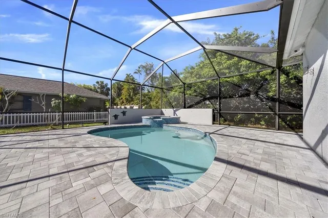 $759,000 | 297 Sawgrass Court, Naples, FL 34110