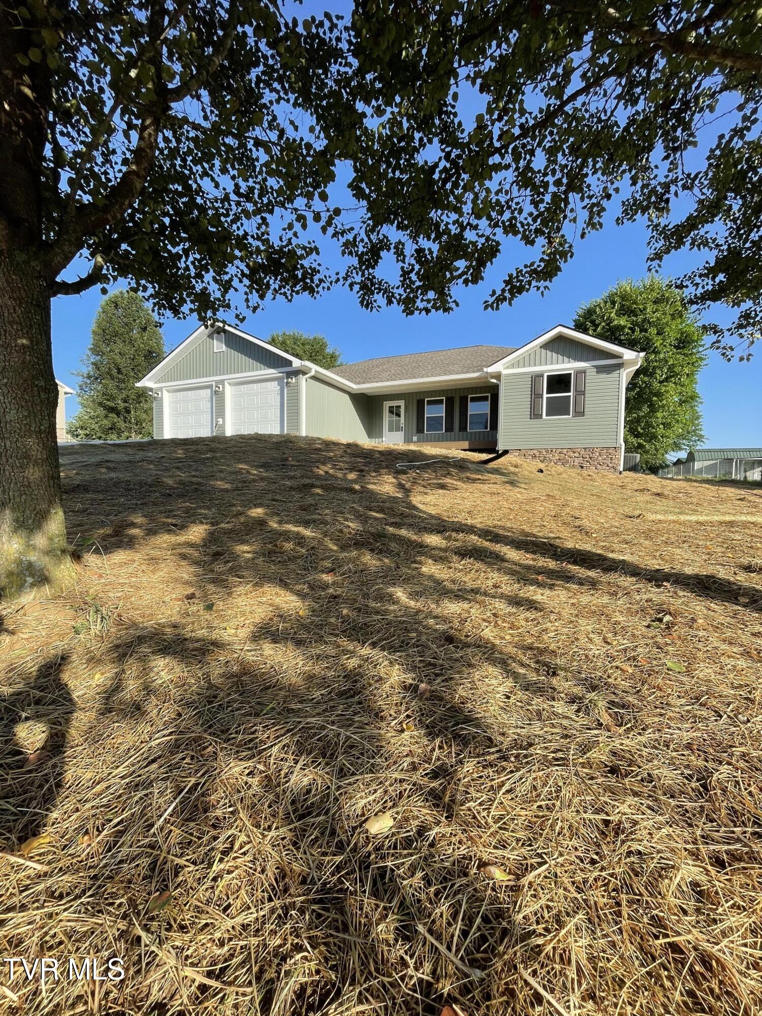 345 Pinto Road Greeneville, TN 37745 - Photo 2 of 41 IMG_2923